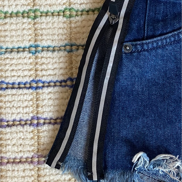 CARMAR DOUBLE ZIP REFLECTIVE SKIRT: size 25 - Picture 4 of 7